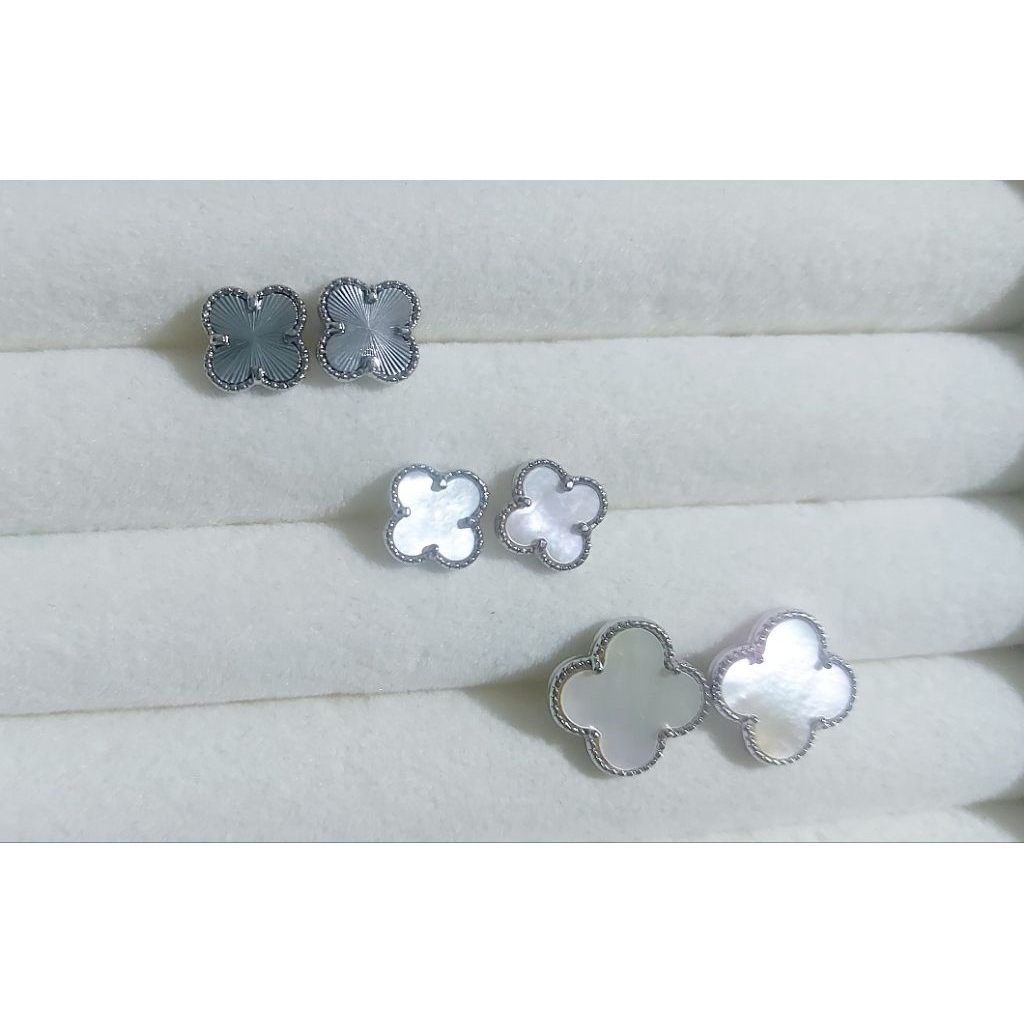 Clover stud Earring Mother of Pearl/ laser style accent product photo 5