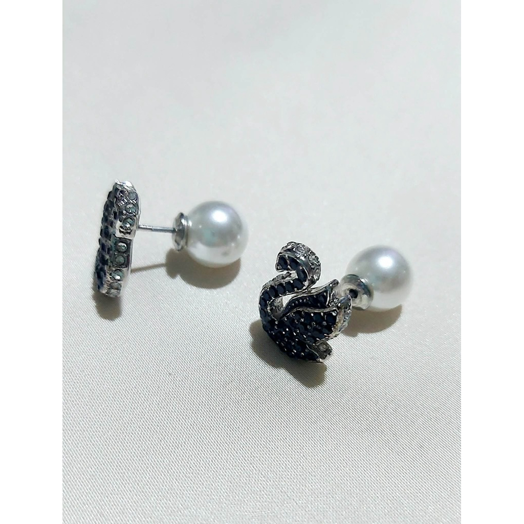 Swarovski Swan Stud Earrings with Pearl Backing – Platinum Vermeil product photo 4