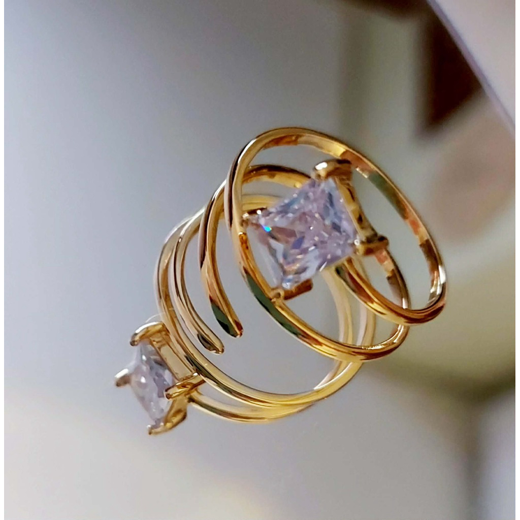 Spring Ring with Emerald-Cut Diamond – Yellow Gold (Size 8) product photo 5