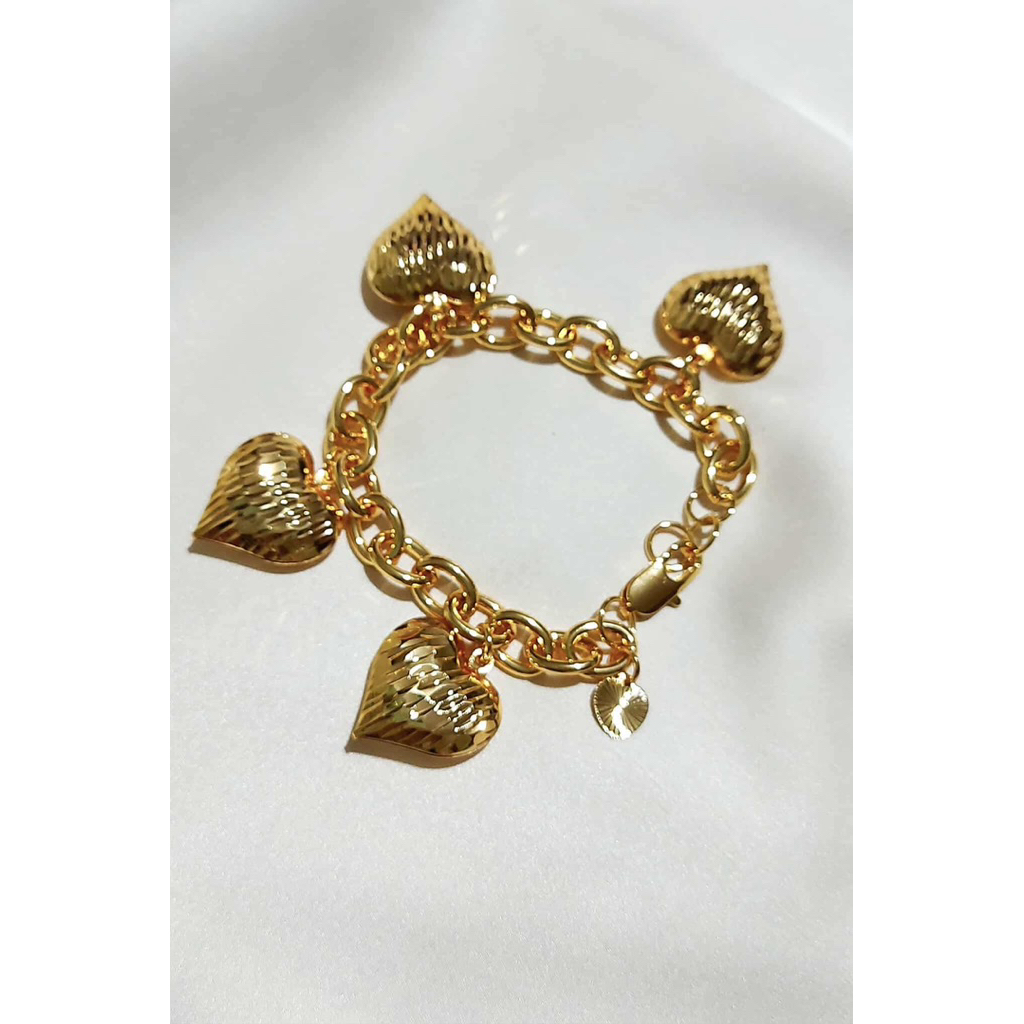 Chunky Heart Charmed Bracelet | 19cm | Yellow Gold Setting product photo 2