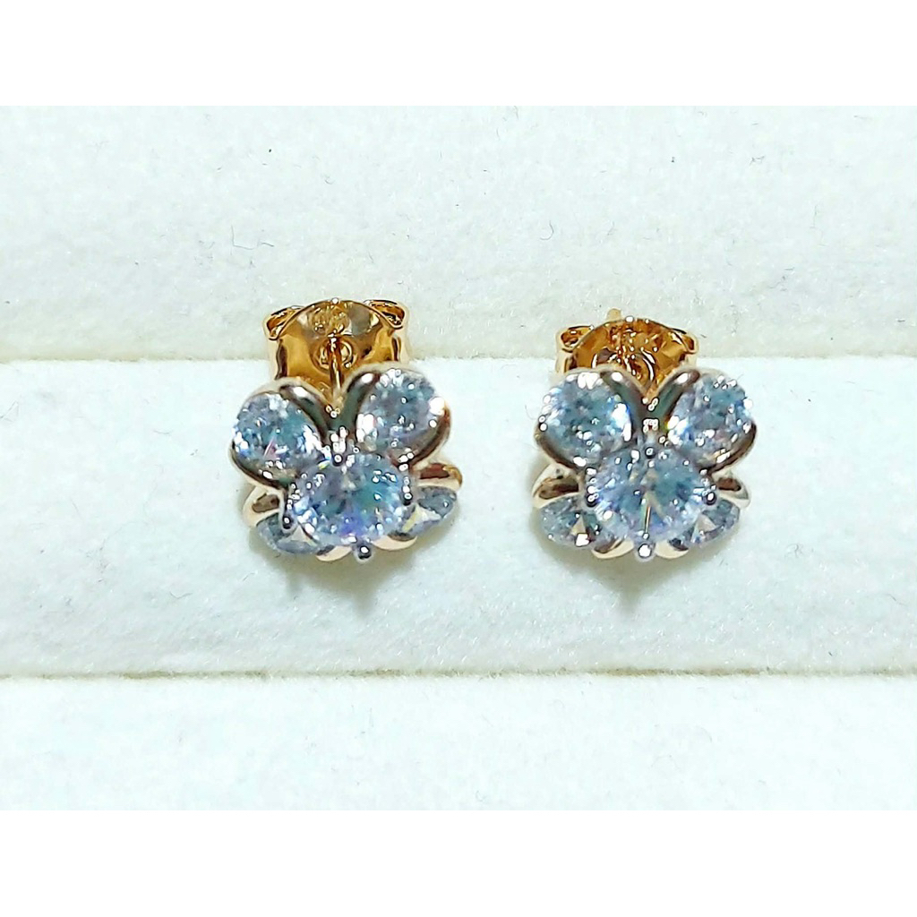 Flower Diamond Stud Earrings | Yellow Gold Setting product photo 3