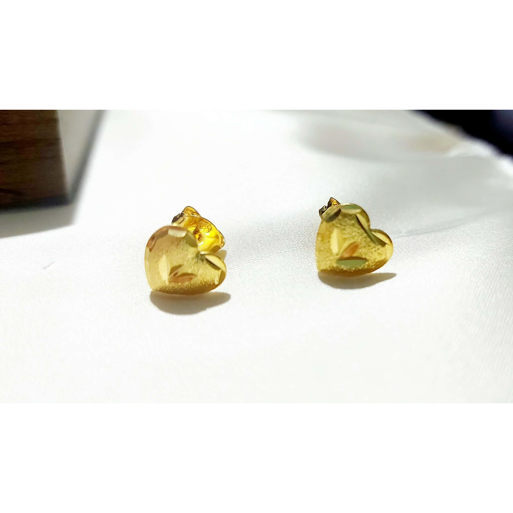 Simple Heart Stud Earrings | Yellow Gold Setting product photo 3