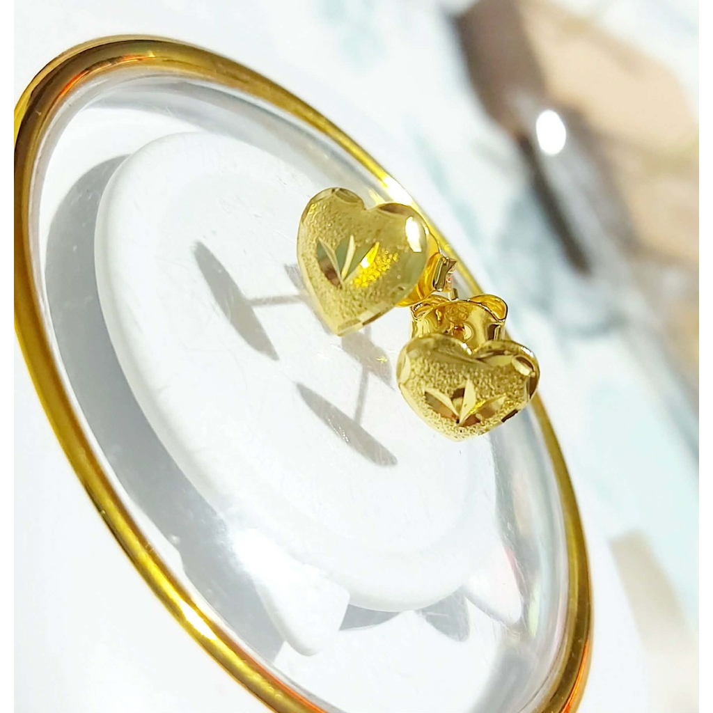 Simple Heart Stud Earrings | Yellow Gold Setting product photo 4