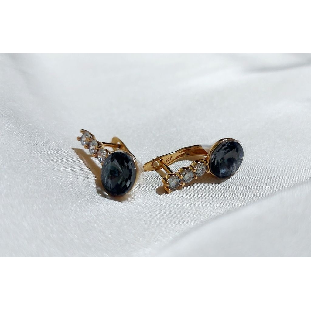 Elegant Gray Gemstone Drop Earring w/ dia. product photo 5