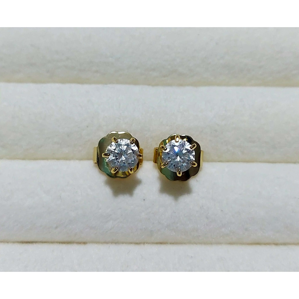 6-Prong Diamond Stud Earrings product photo 5