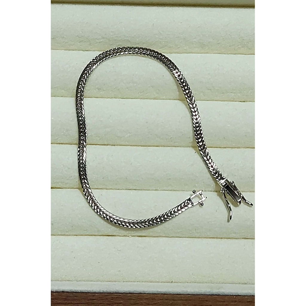 Japan Triple Lock Bracelet | Platinum Setting product photo 1