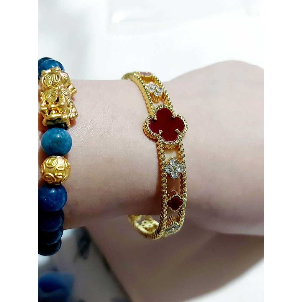 Clover-Motif Bangle Bracelet | Slightly Adjustable | Yellow Gold Setting product photo 5