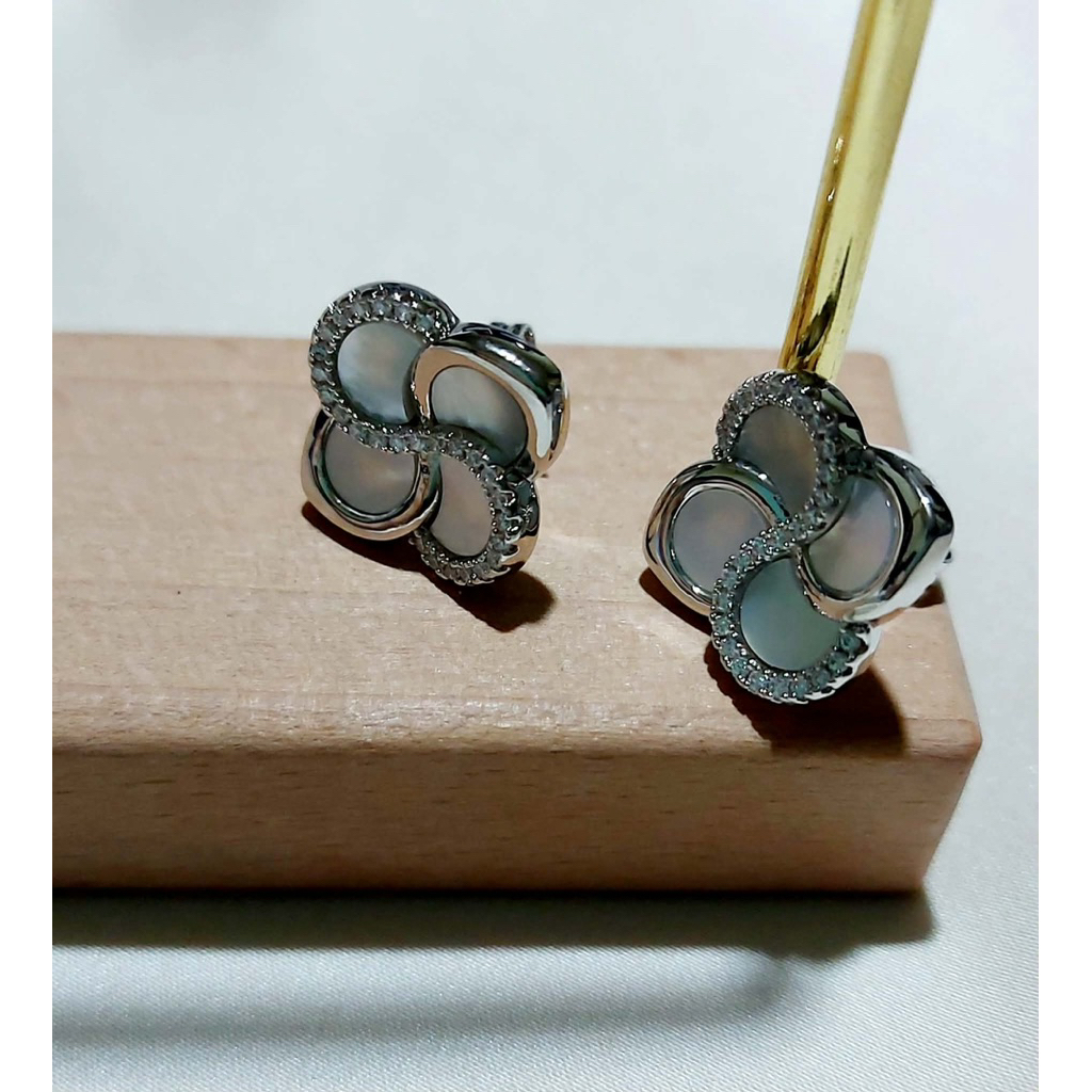 Flumina White Mother of Pearl Earrings product photo 4