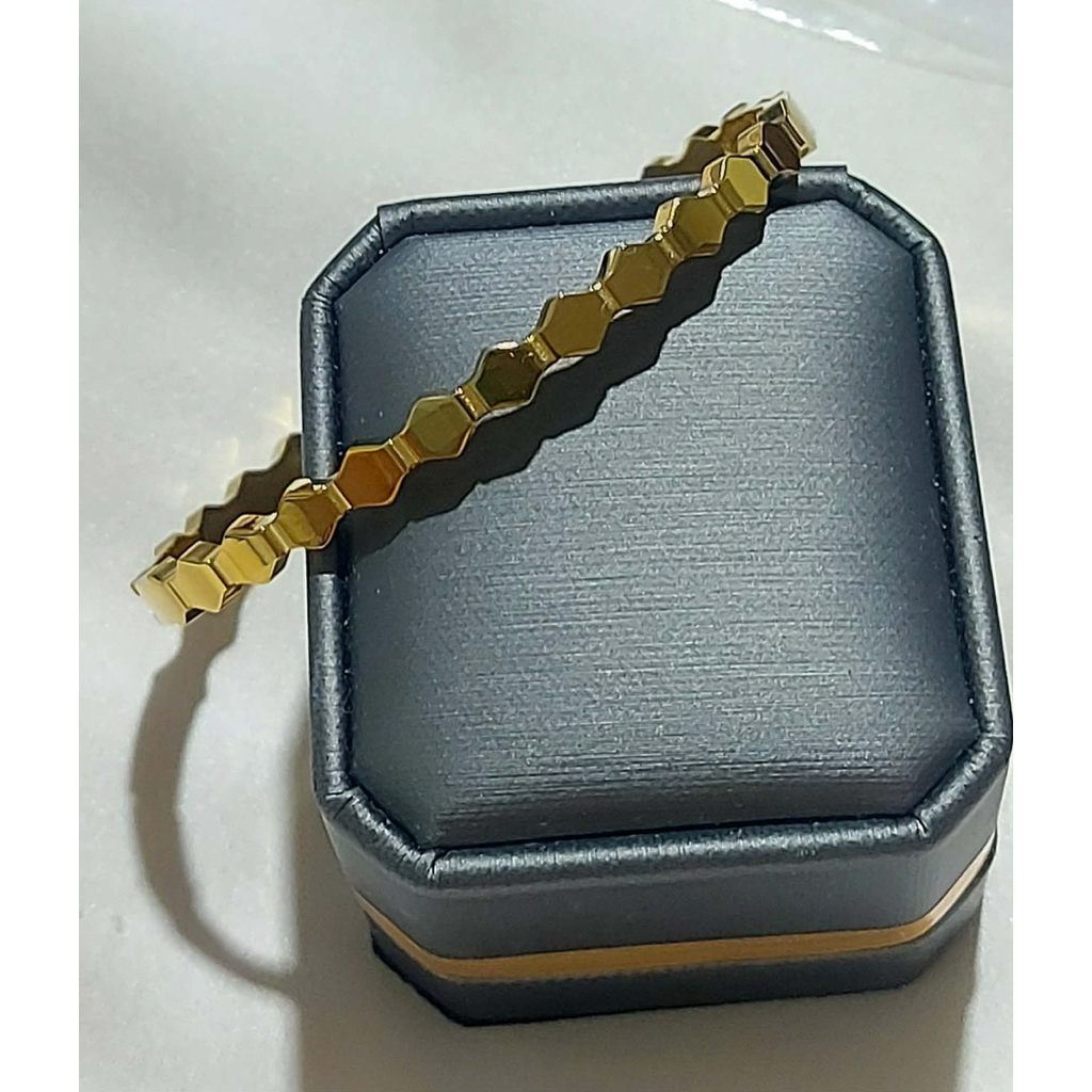 Studded Honeycomb Bangle | 17cm | 18K Yellow Gold product photo 5