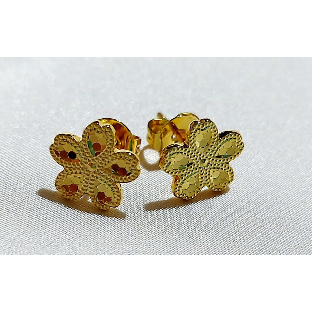 Filigree Flower Stud Earrings | Yellow Gold Setting product photo 1