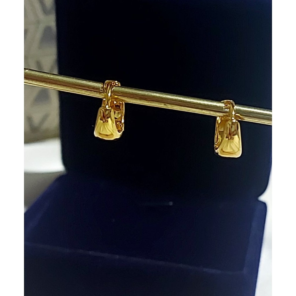 Huggies Earrings JapanGold product photo 2