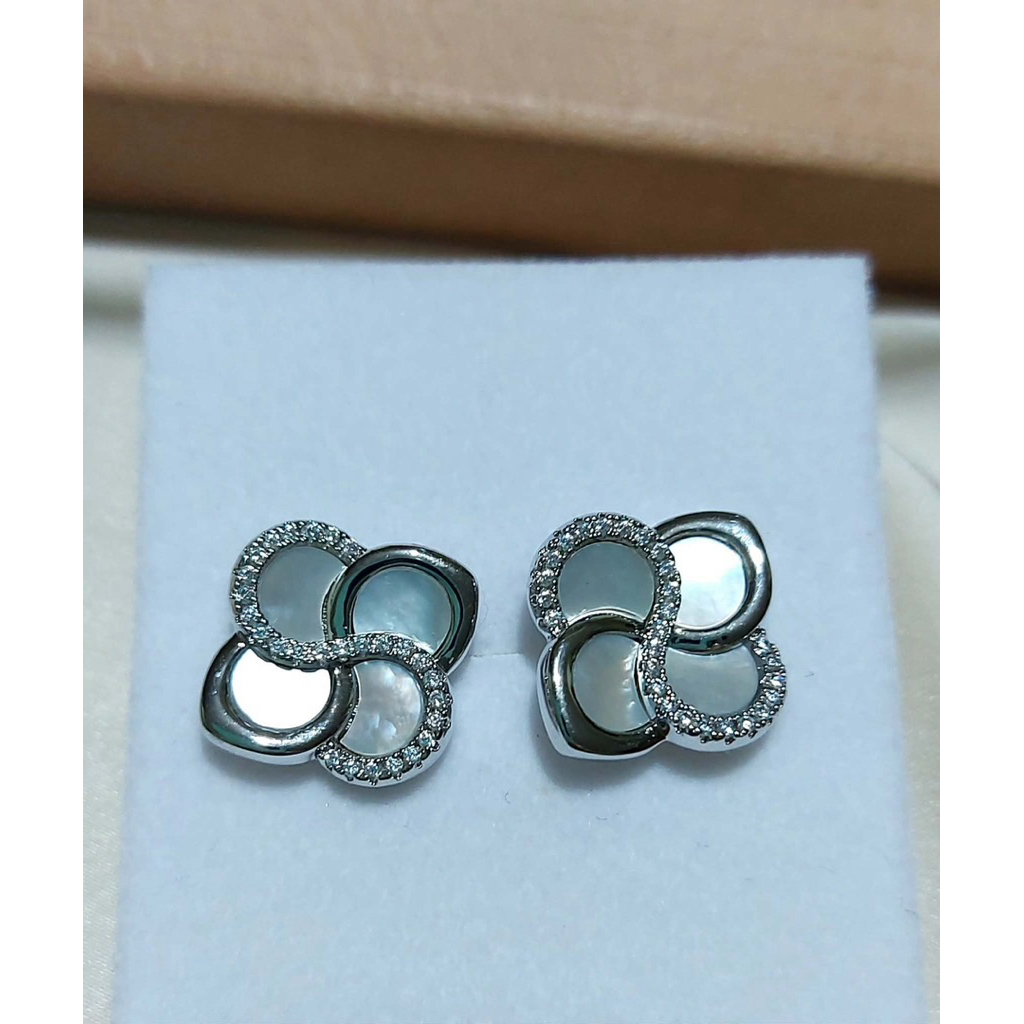 Flumina White Mother of Pearl Earrings product photo 3