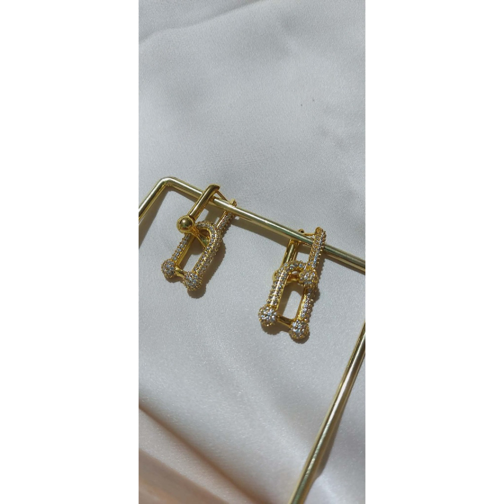 Hardwear Inspired Stud Earrings with Diamonds product photo 5