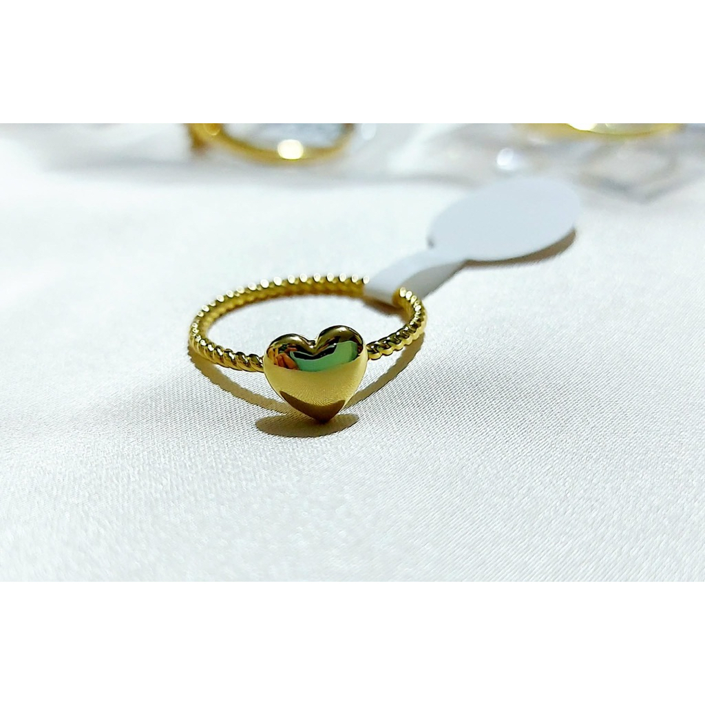 Thin Twisted Ring with Heart Center s8 product photo 3