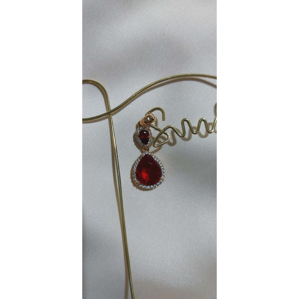 Pear-Shaped Garnet Chandelier Pendant | Yellow Gold Setting product photo 4