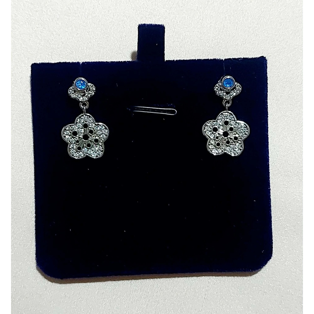 VCA-Inspired Drop Stud Earrings product photo 3