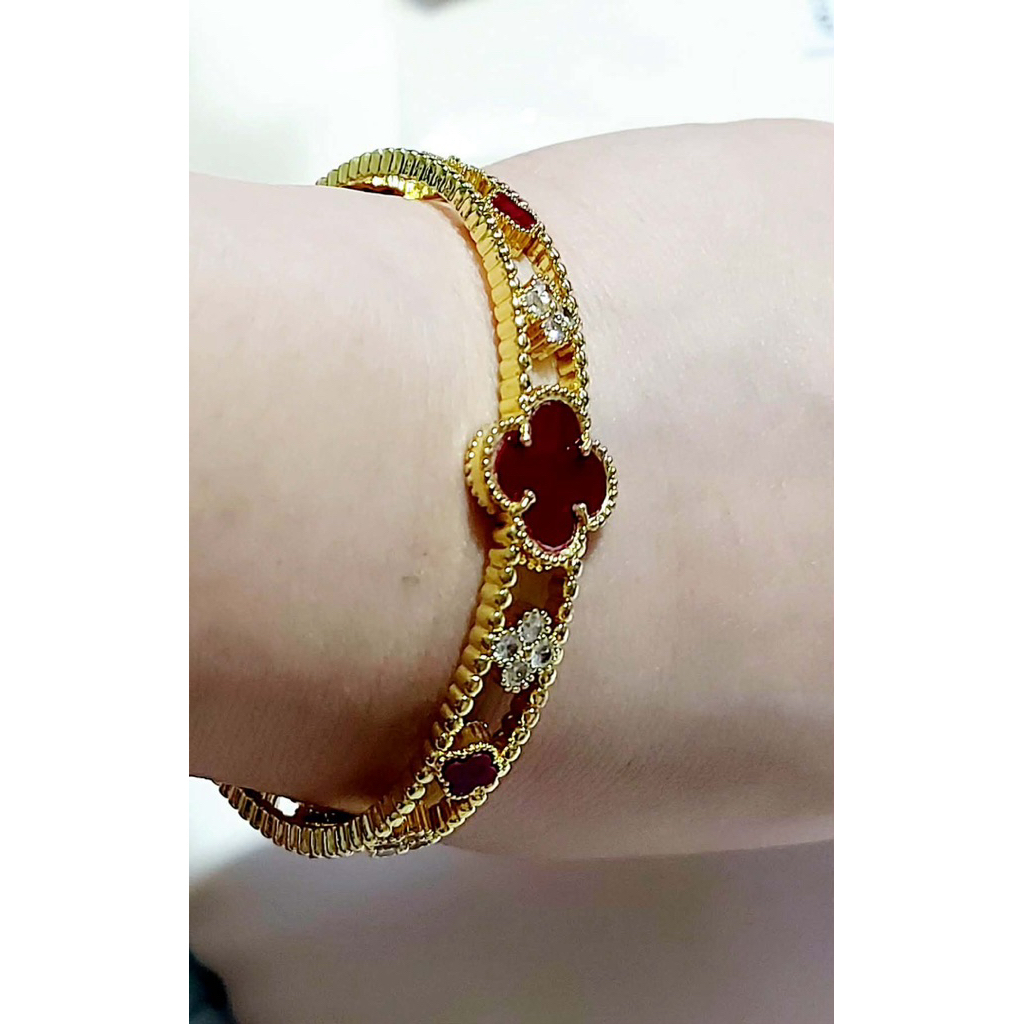 Clover-Motif Bangle Bracelet | Slightly Adjustable | Yellow Gold Setting product photo 3
