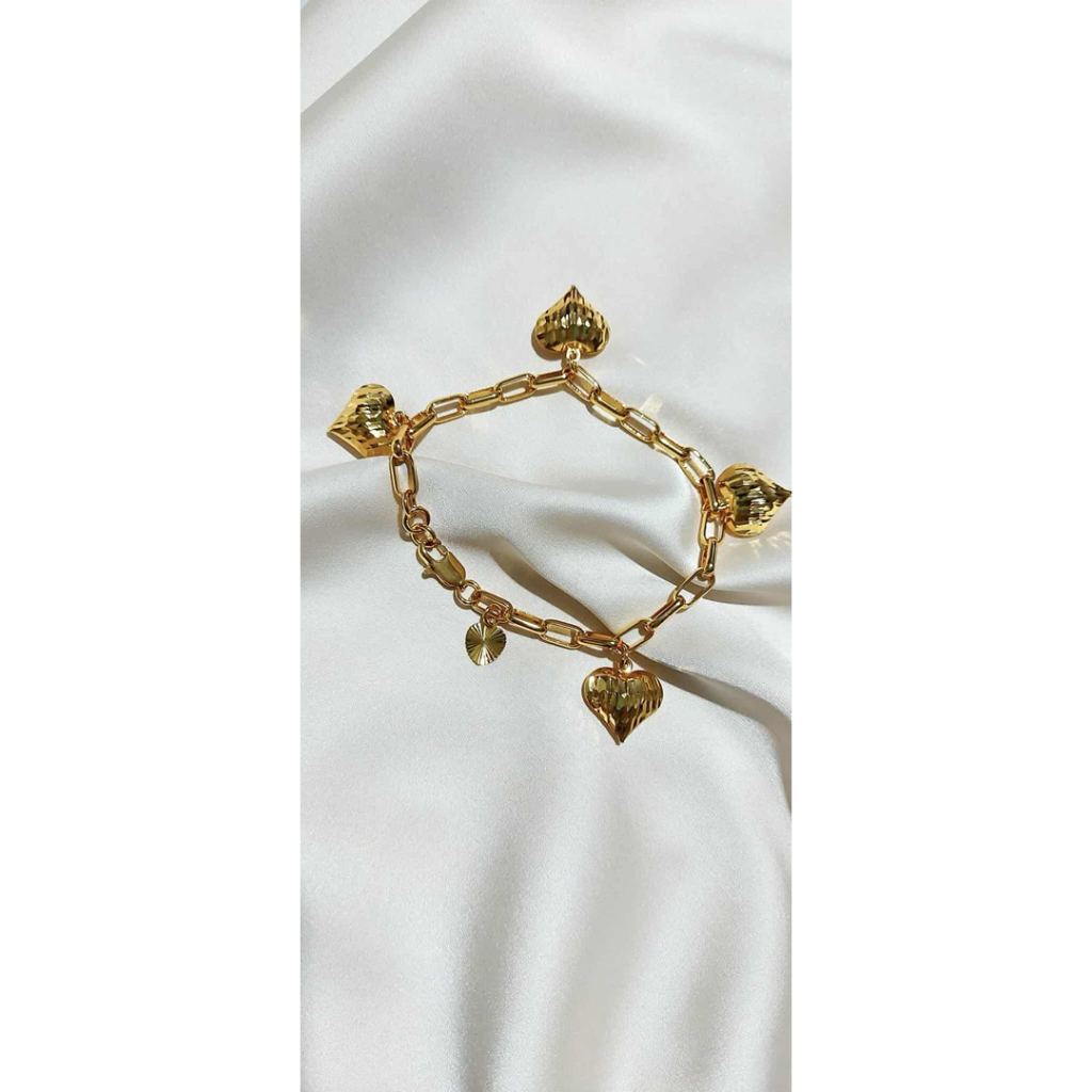 Chunky Paperclip Bracelet with Heart Charms | 7–7.5 Inches | Yellow Gold Setting product photo 5