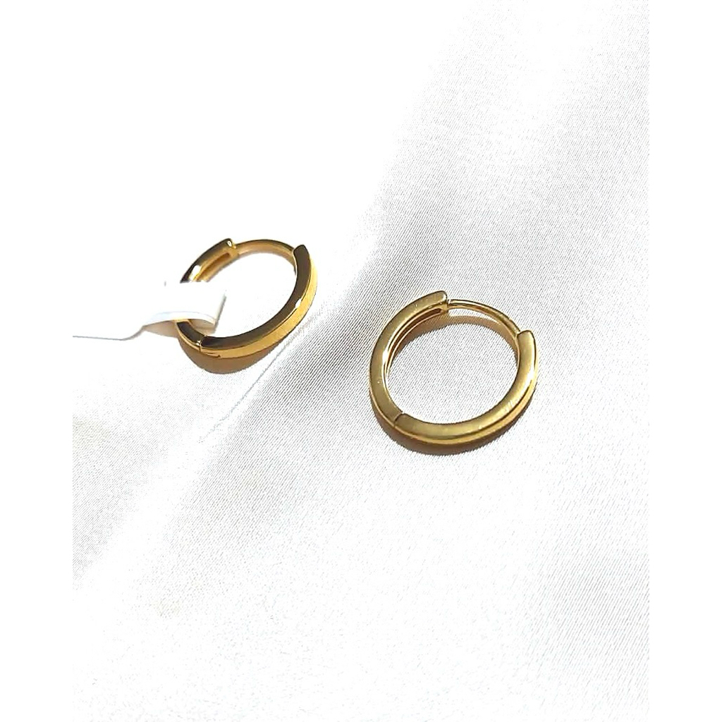 Medium Thin Loop Earrings