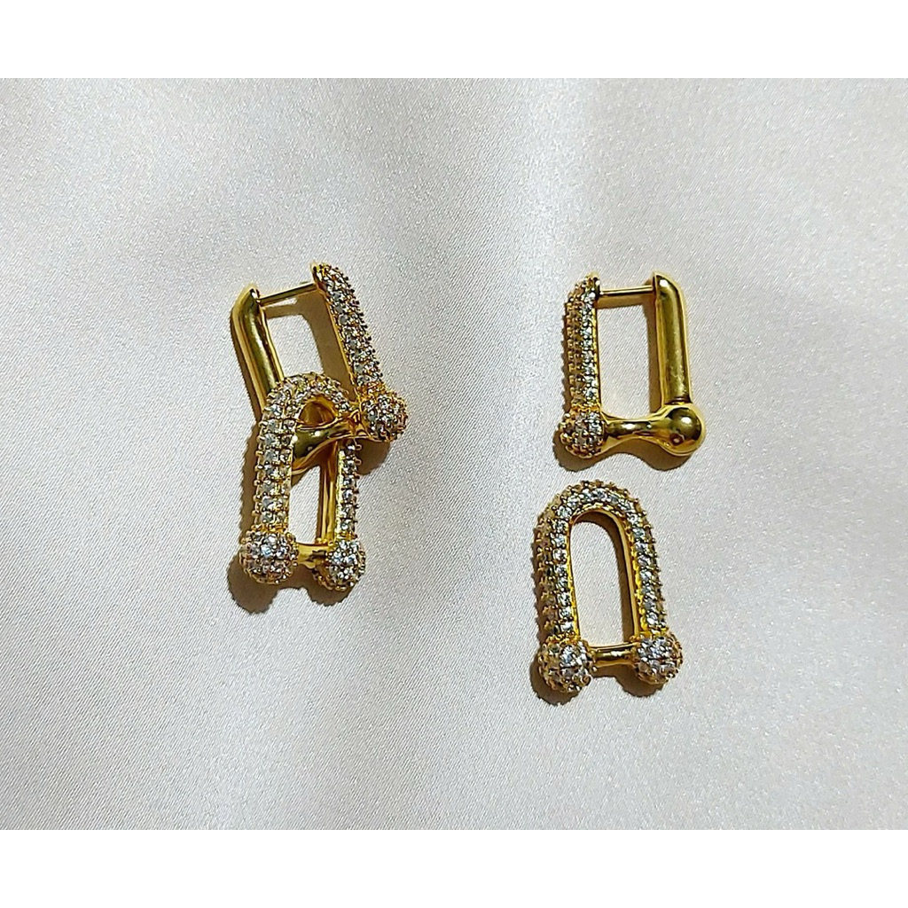 Hardwear Inspired Stud Earrings with Diamonds product photo 3