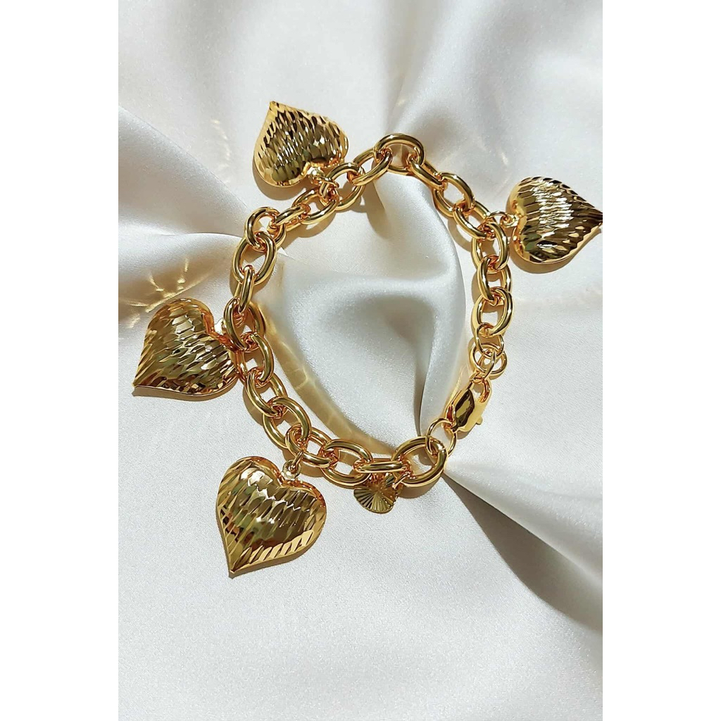 Chunky Heart Charmed Bracelet | 19cm | Yellow Gold Setting