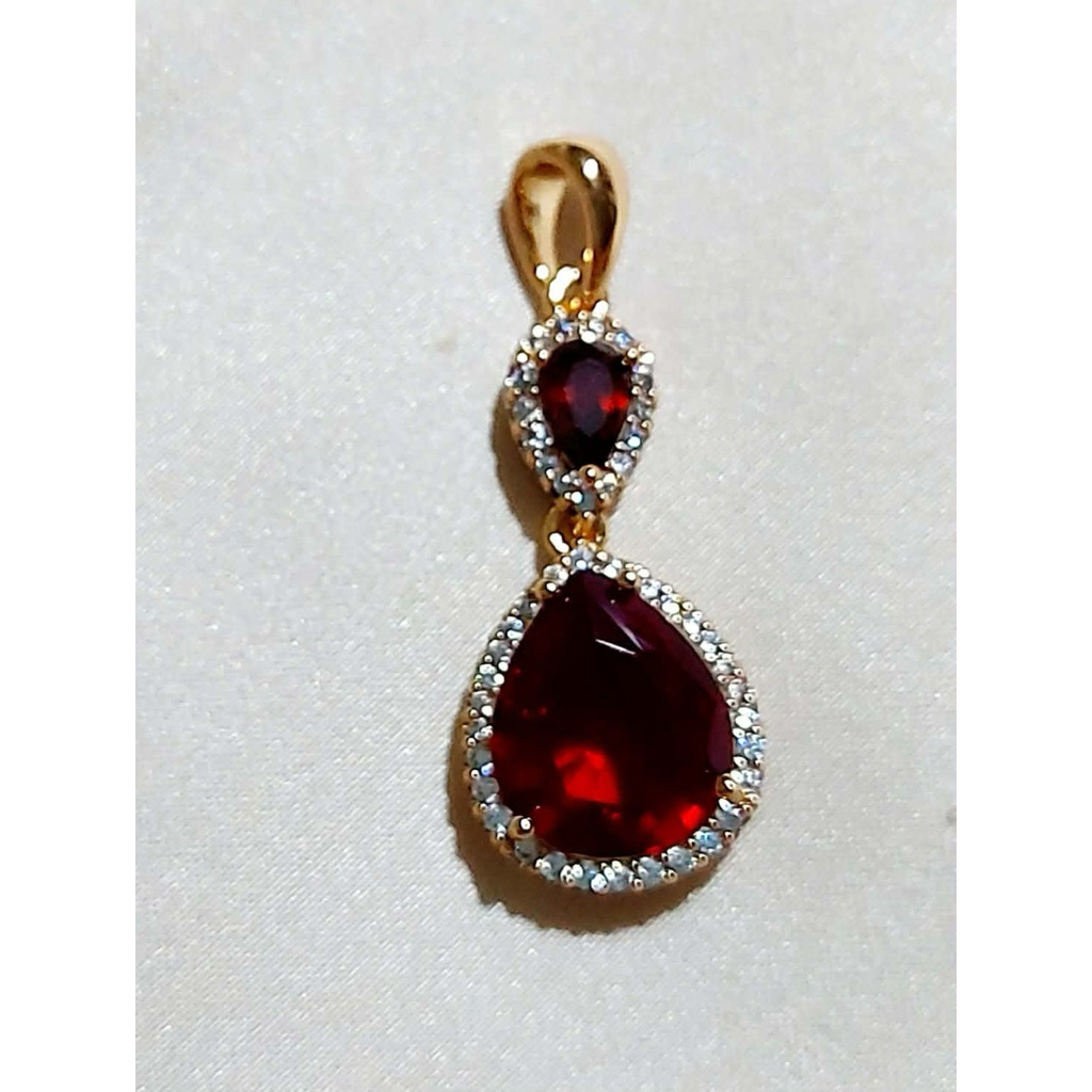 Pear-Shaped Garnet Chandelier Pendant | Yellow Gold Setting