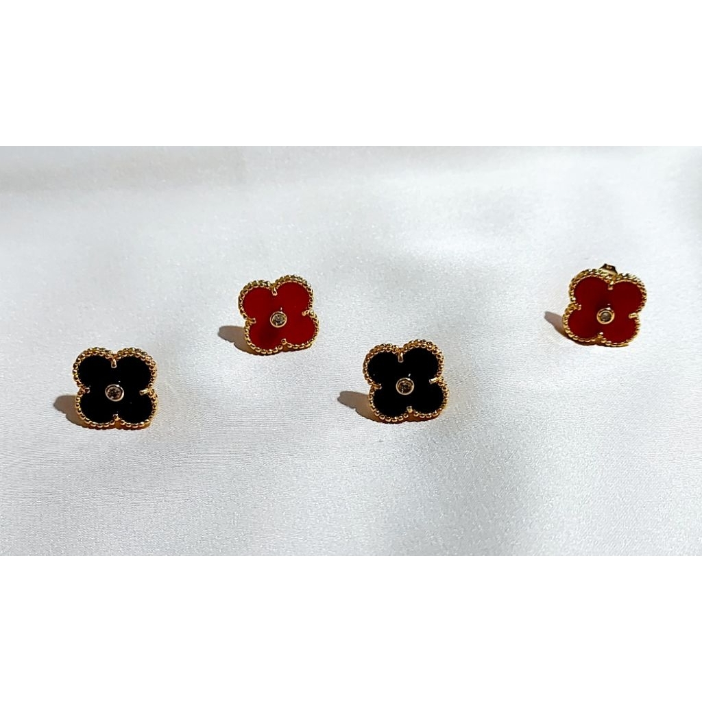 Clover Stud Earrings 15mm product photo 3