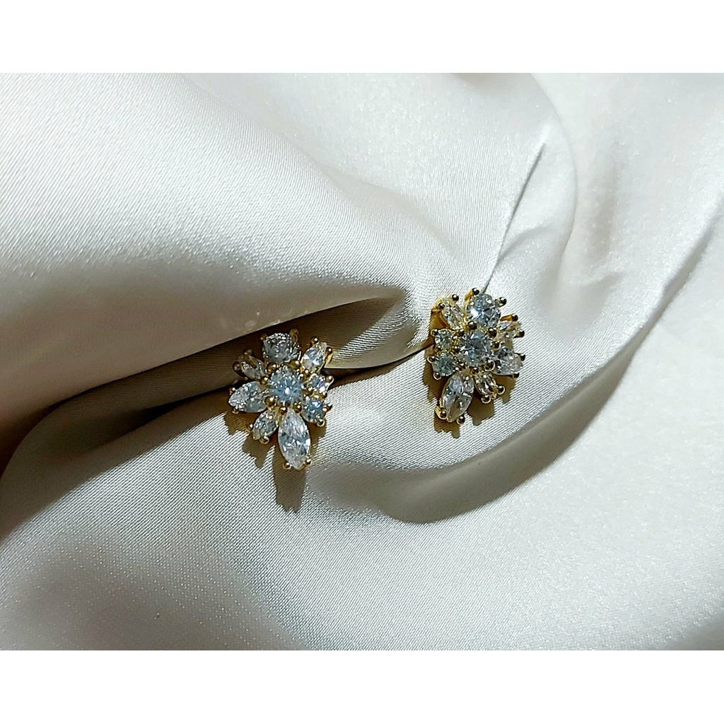 Diamond Cluster Stud Earrings product photo 2