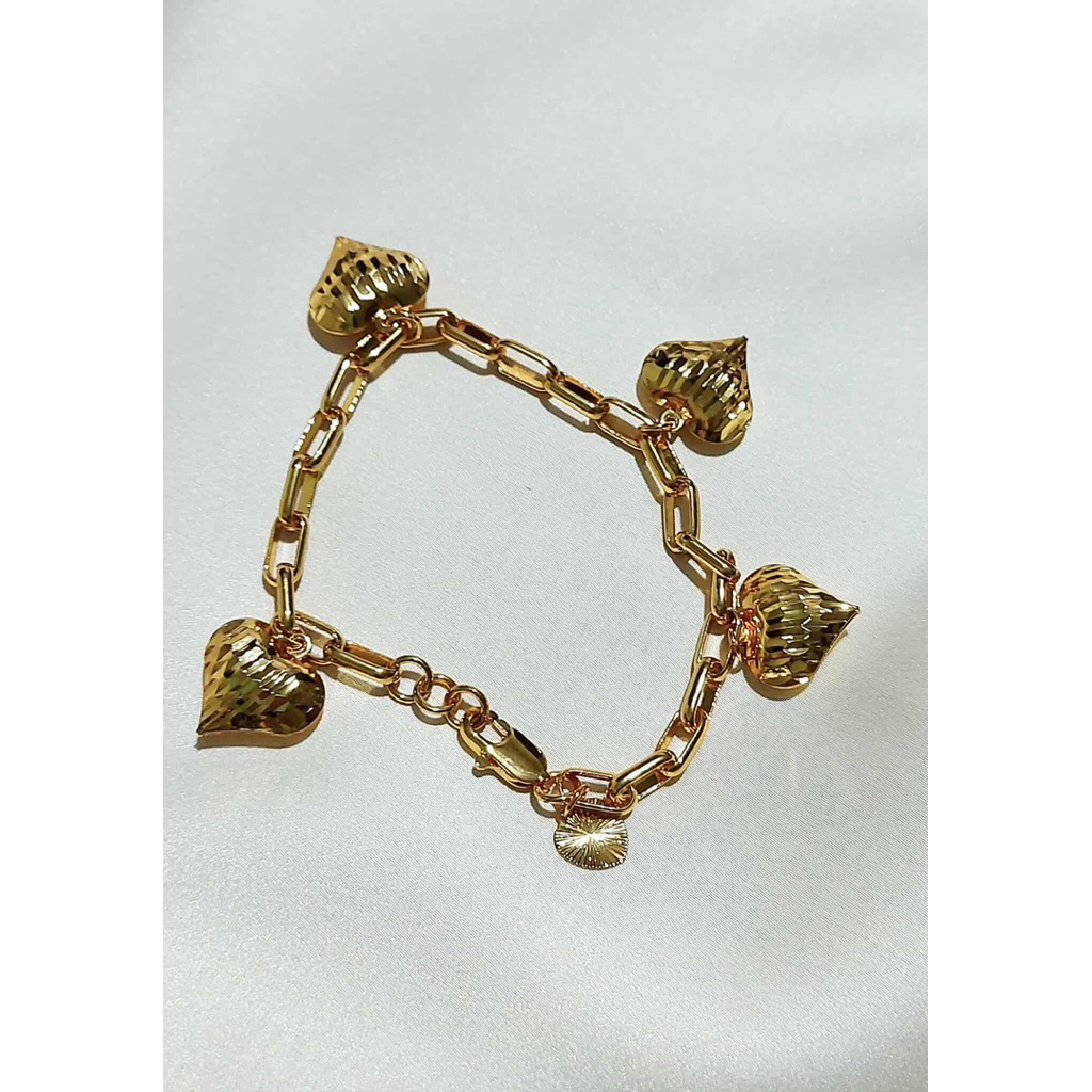 Chunky Paperclip Bracelet with Heart Charms | 7–7.5 Inches | Yellow Gold Setting product photo 4