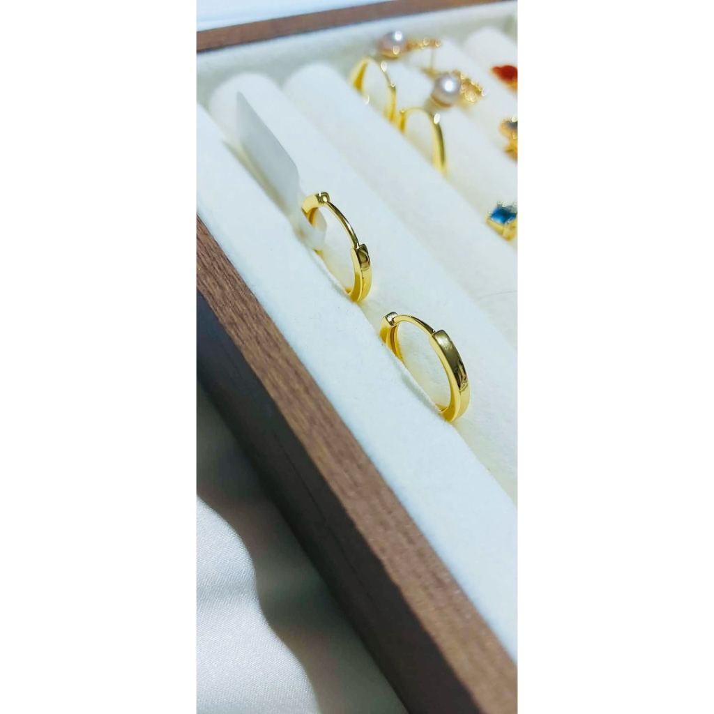 Medium Thin Loop Earrings product photo 3