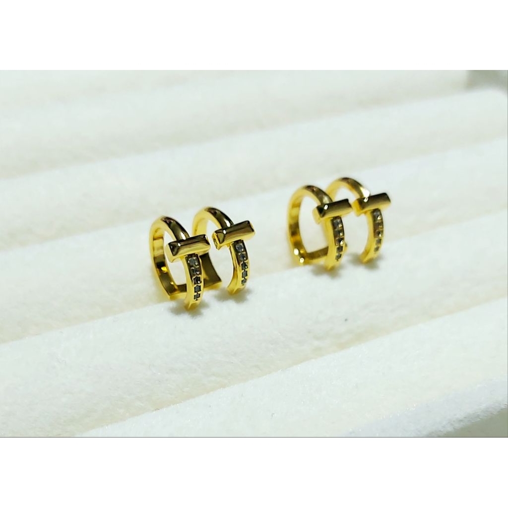1pc Diamond Accent Ear Cuff | Yellow Gold Setting | Limited Edition product photo 3