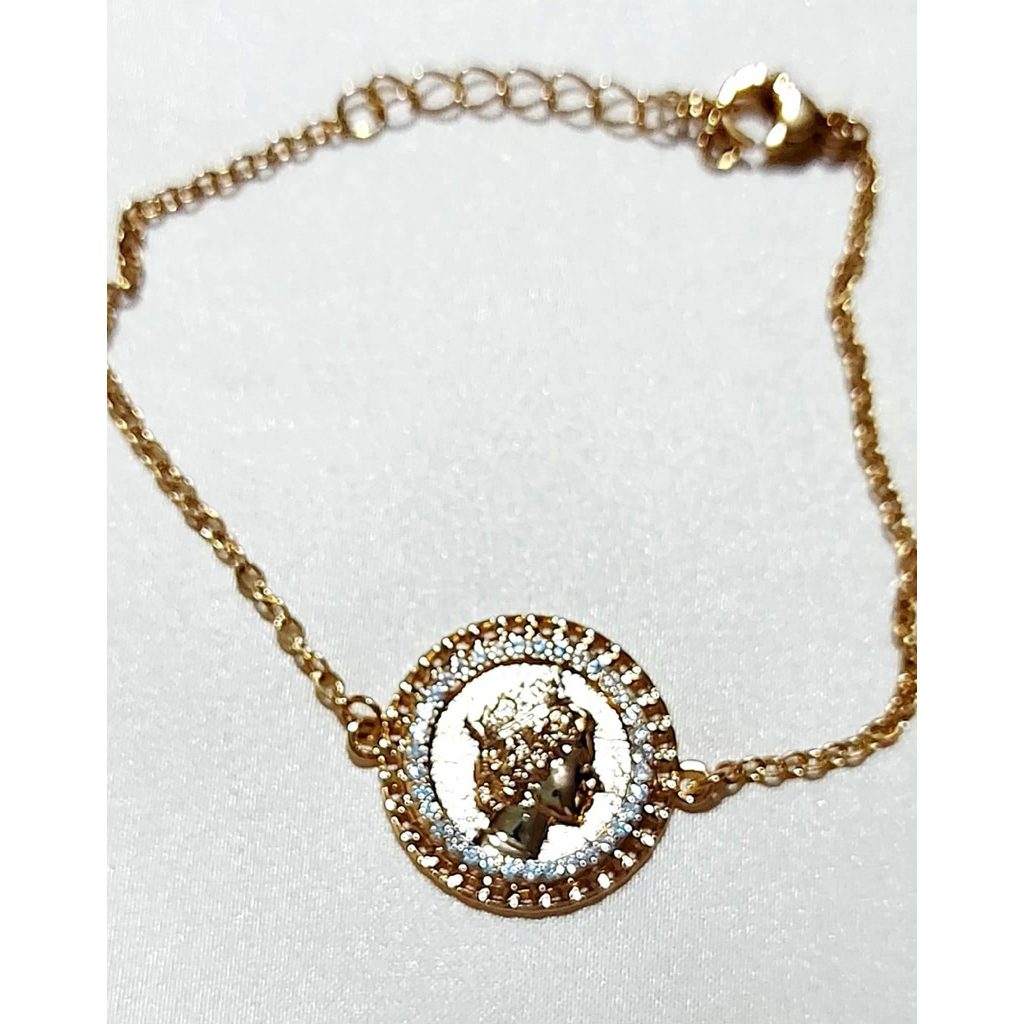 Vintage Queen Medallion Bracelet | Adjustable 7–7.5 Inches | Champagne Gold Setting product photo 2