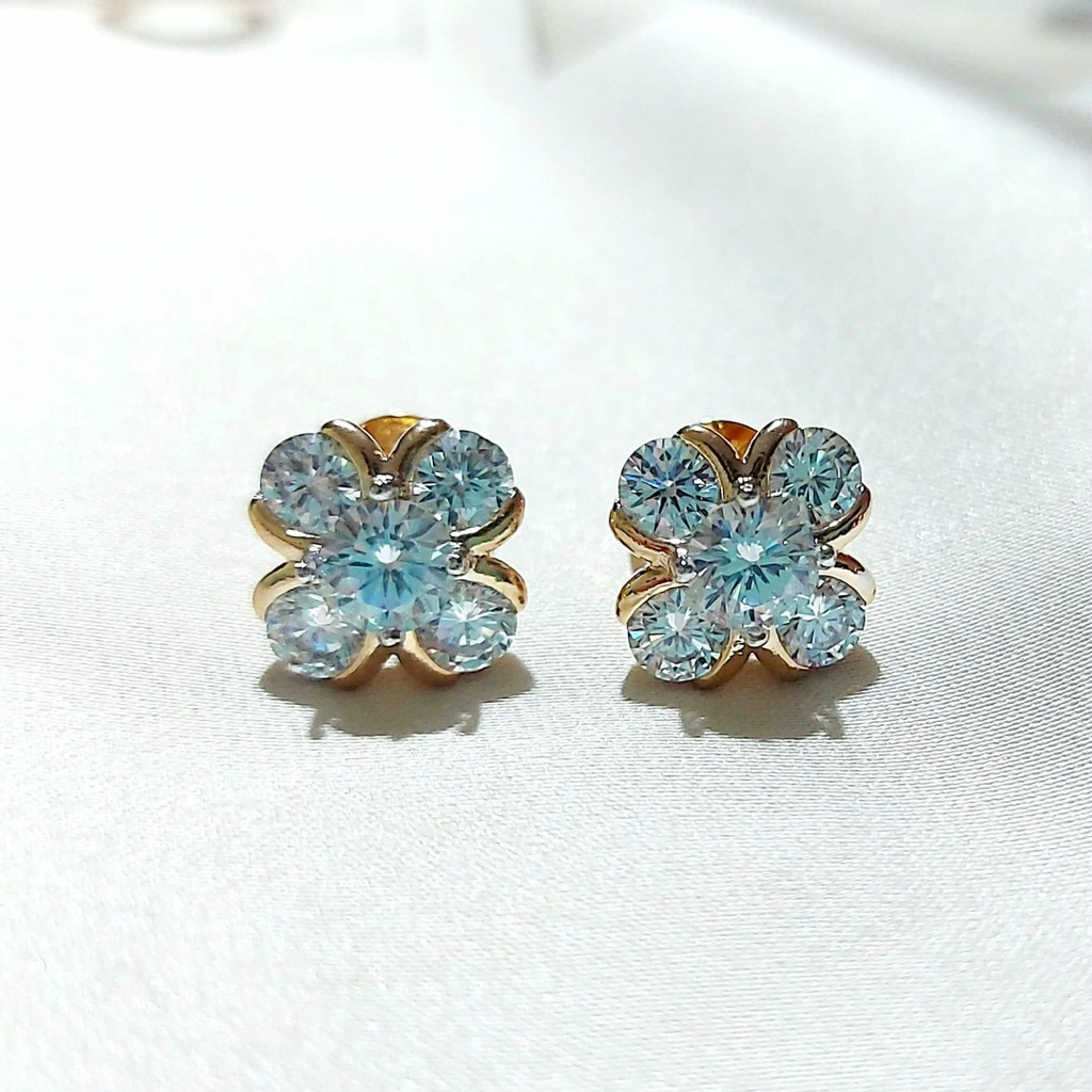 Flower Diamond Stud Earrings | Yellow Gold Setting product photo 2