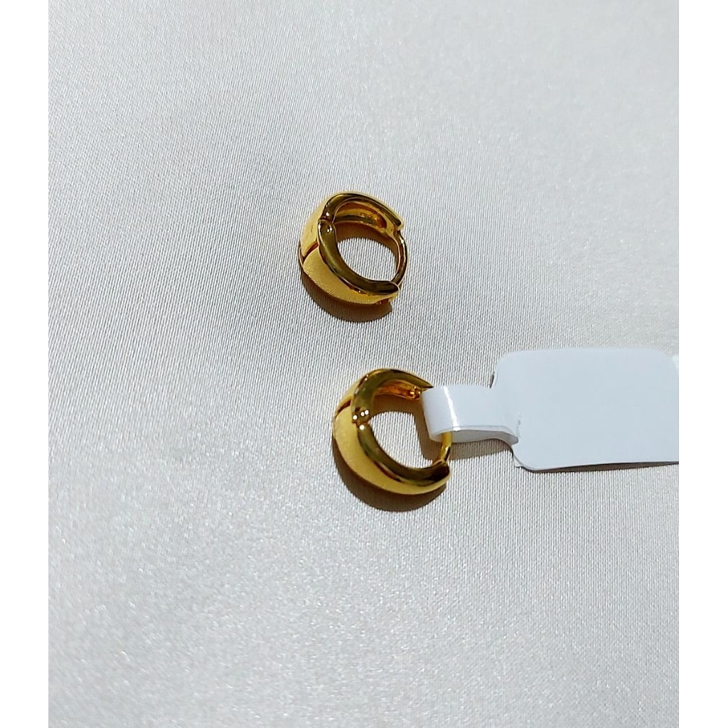 Huggies Earrings JapanGold product photo 4