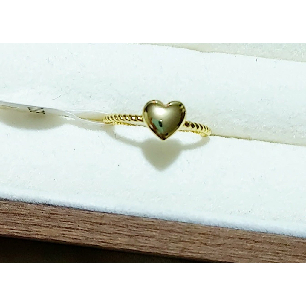 Thin Twisted Ring with Heart Center s8