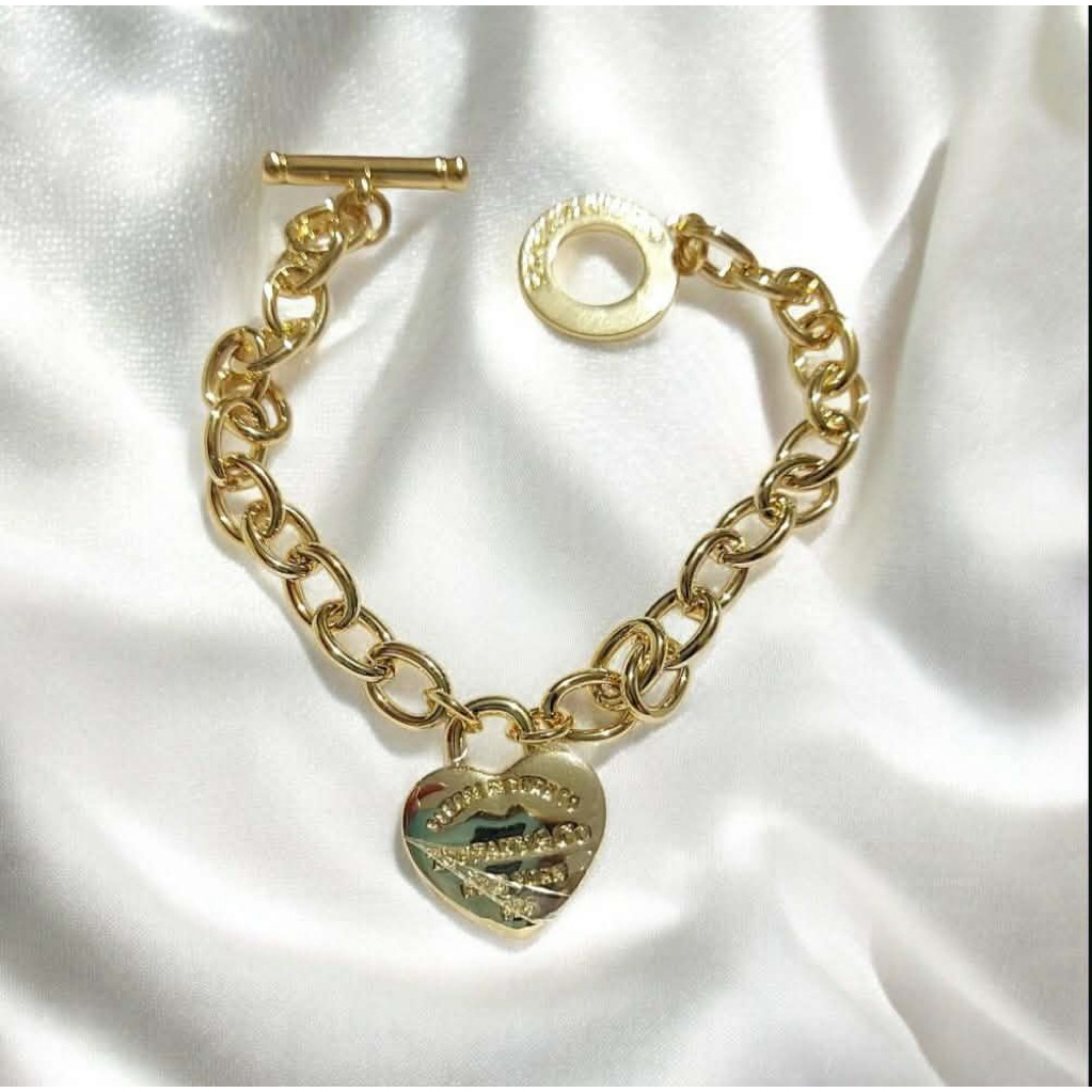 Heart Charm Chunky Chain Bracelet | Gold-Tone | Toggle Clasp product photo 2