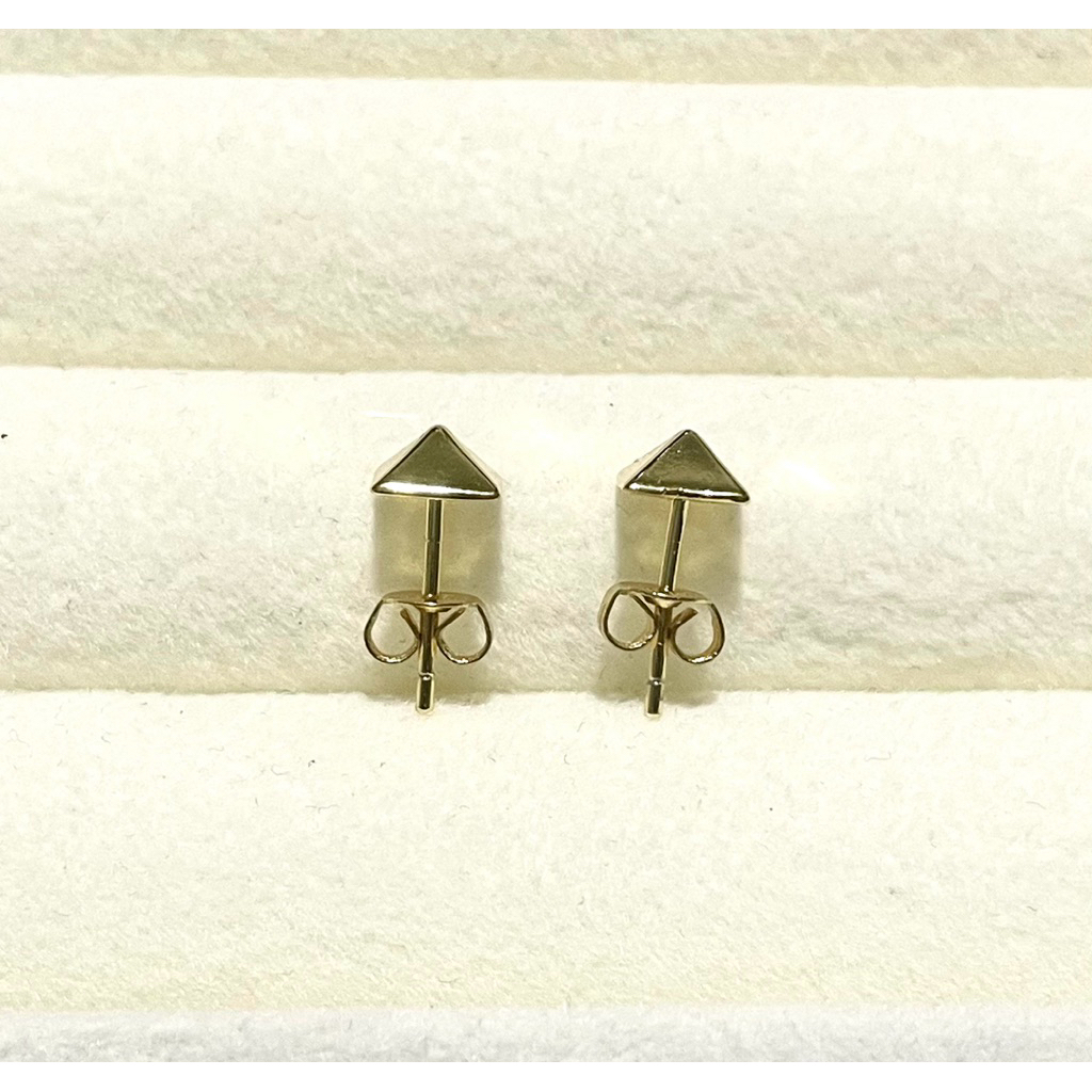 Square Pyramid Stud Earrings | Yellow Gold Setting product photo 3