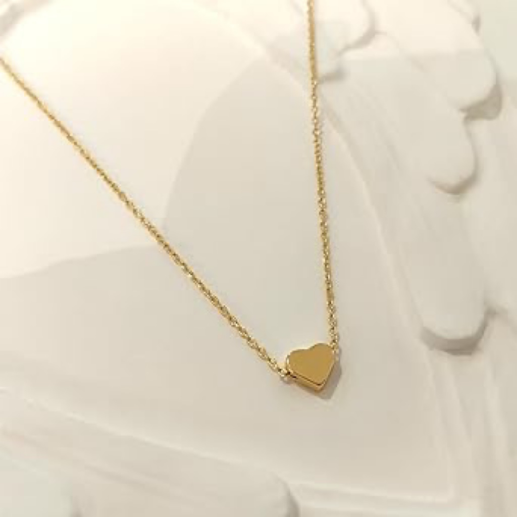 Minimalist Flat Heart Necklace | Yellow Gold Setting product photo 5