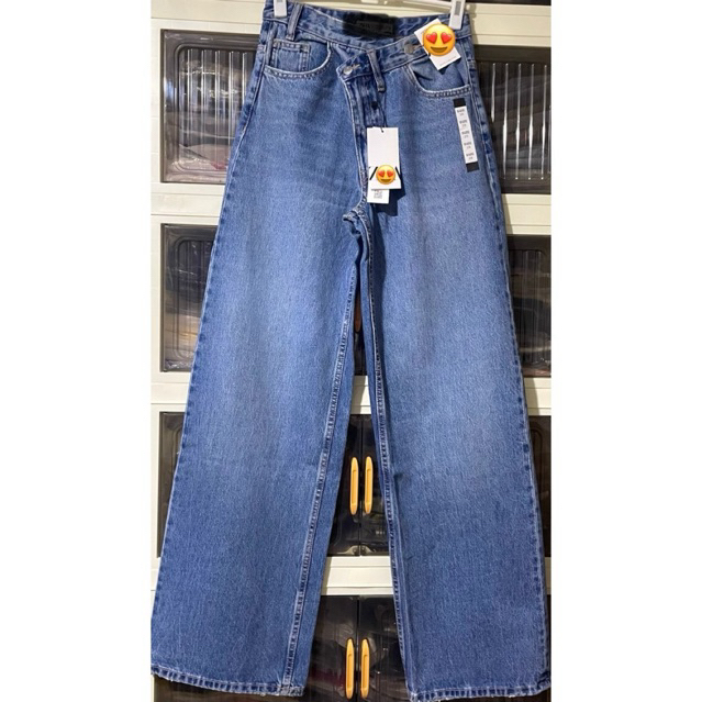 z@r@ Asymmetrical Flare Denim Jeans | Light Wash Blue | Wide-Leg Cut | Size 27-28 product photo 4