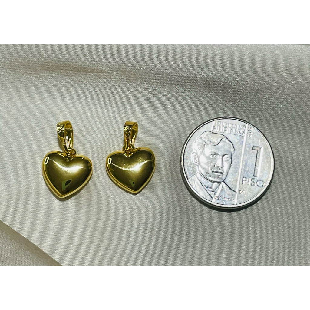 Minimalist Heart Pendant | Yellow Gold Setting product photo 4