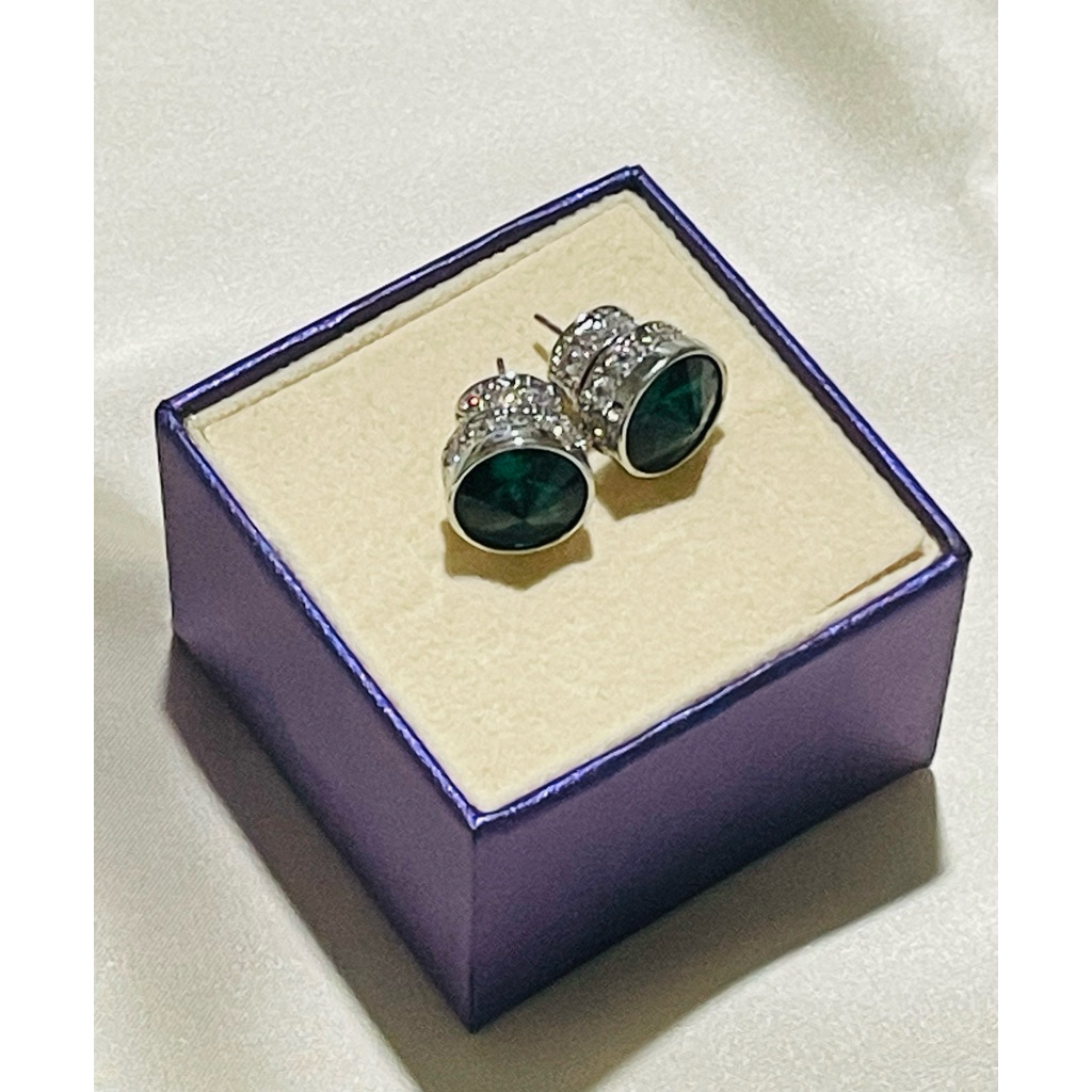 Emerald-Inspired Laboratory Gemstone Ring | Platinum Setting | Diamond Accents | Size 6 product photo 5