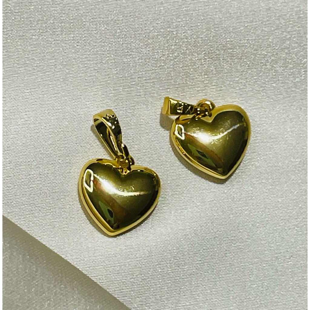 Minimalist Heart Pendant | Yellow Gold Setting product photo 3