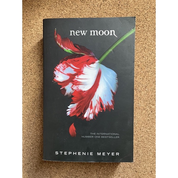 New Moon by Stephenie Meyer - Twilight Saga | Shopee Philippines