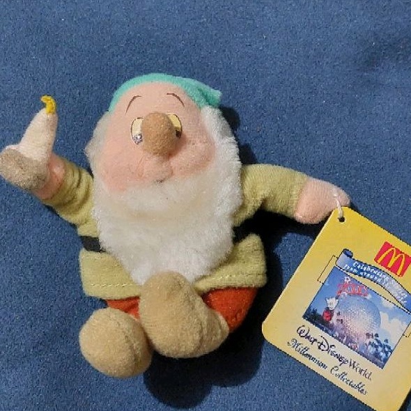 2000 Mcdonalds Walt Disney World Millenium Collectables Snow White Dwarf Sleepy Plushtoy Doll 