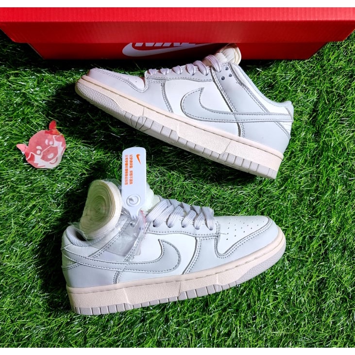 sb dunk low light bone