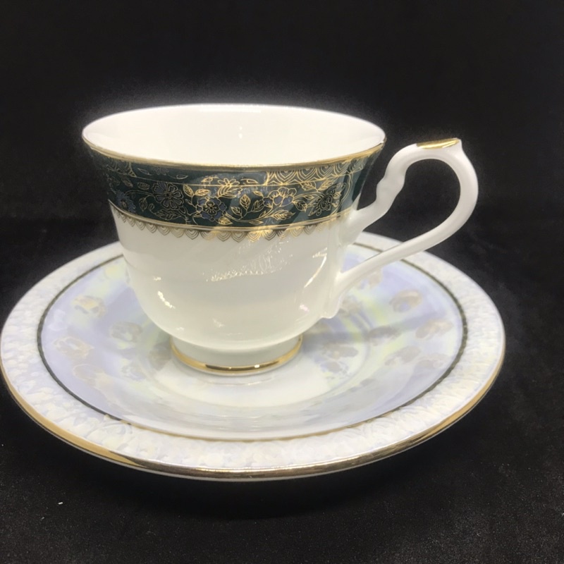 Gold Rim Bone China Tea Cup Mil Yang KSL 1002 with unmatched saucer