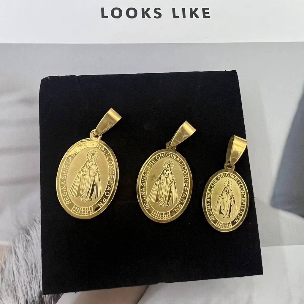 Stainless Steel Virgin Mary Statue In Sioux City, Iowa Stock Photo - Foto 11