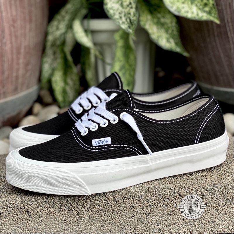 vans authentic vault black