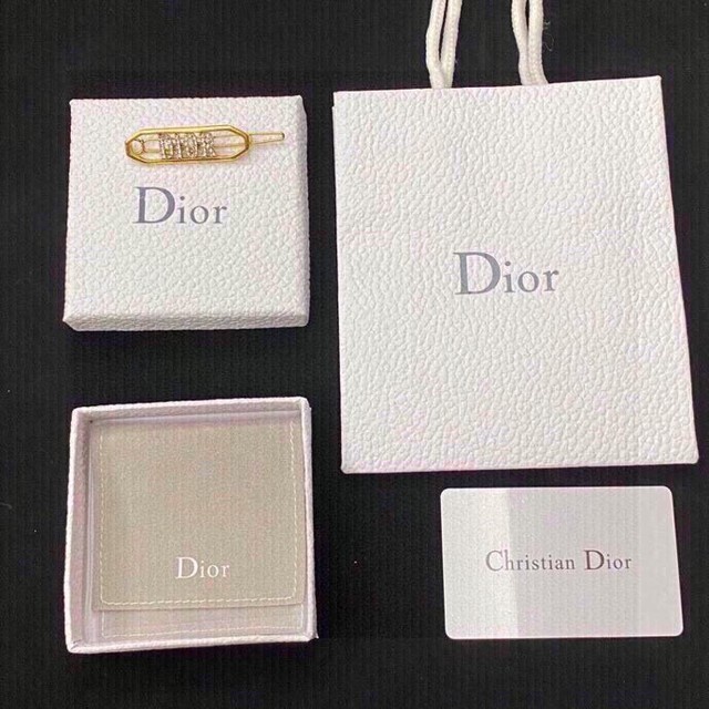 PM#6274 PDior Dior full diamond hairpin is consistent with ZP A uses ...