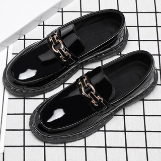 【Ready stock】2023 Fashion New Men's Sailing Shoes Shiny Casual All-match Small Leather Shoes